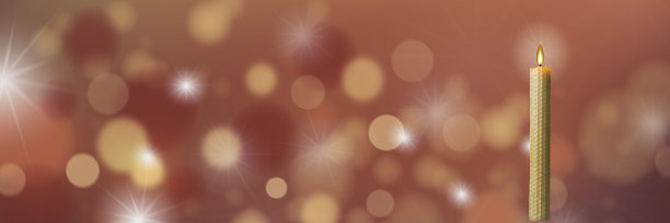 模糊的背景星光和传统燃烧的蜡烛在红色的颜色。空间的文本。散景。庆祝。节日。事件。假期。贺卡。图片下载