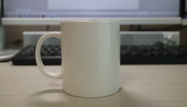 在家工作时喝杯咖啡图片下载