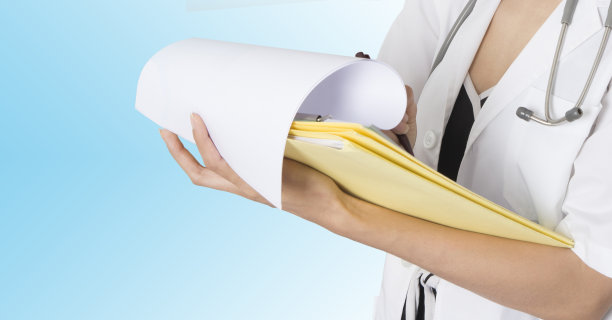 半身像的女医生，没有脸，手写病历。图片下载