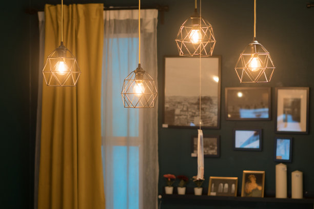 阁楼风格的发光灯泡图片下载