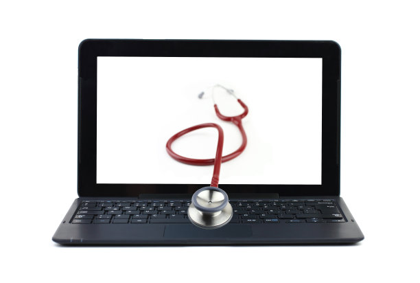 带听诊器的笔记本电脑屏幕，电子健康概念图片下载