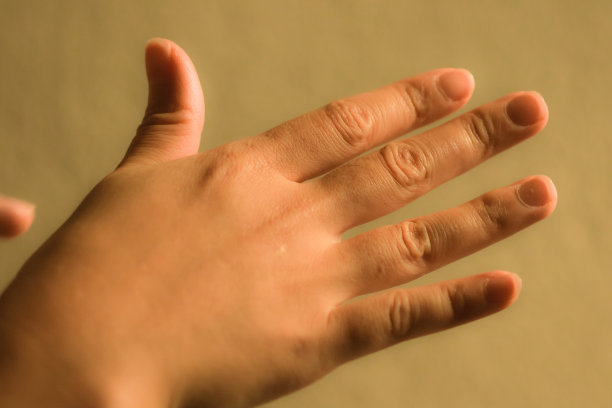 女性手掌在右边图片下载