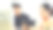 商务人员在现代办公室的桌子旁工作图片下载