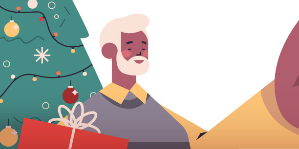 快乐的老人拿着相机，在冷杉树旁自拍新年圣诞假期庆祝活动图片下载