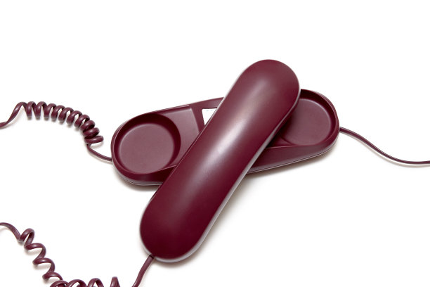 桌上放着一部红色的老式电话图片下载