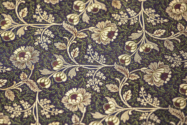 提花织物，花卉图案。特写优雅和华丽的丝绸织物与花卉装饰。图片下载