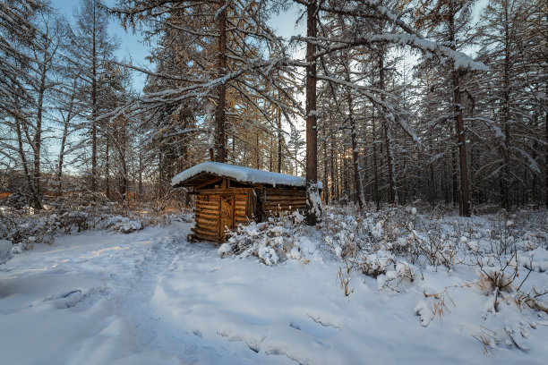冬季景观和狩猎小屋图片下载