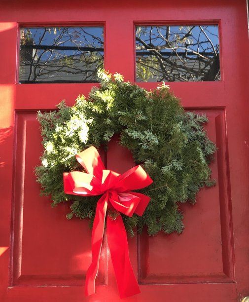 红门上的常绿花圈图片下载