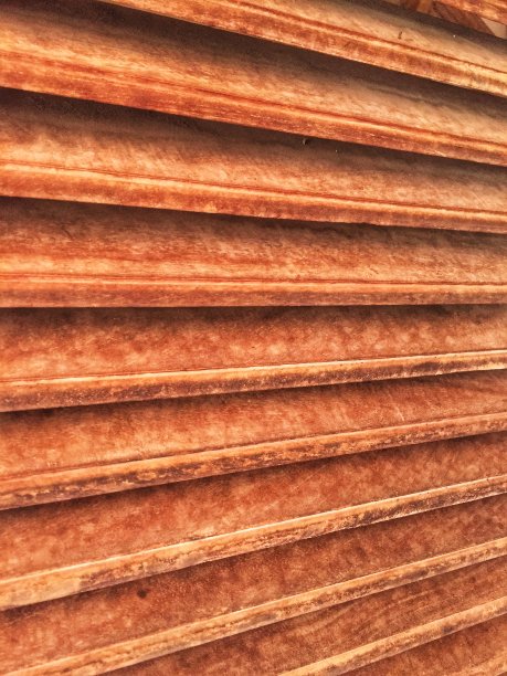 木结构整齐地排列在窗框中图片下载