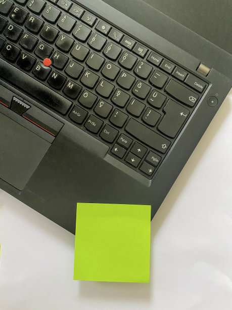 笔记本电脑上的便利贴图片下载