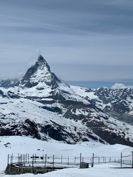 壮丽的马特洪峰在策马特，瑞士图片下载