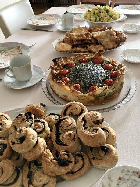 他们会吃下午茶和糕点图片下载