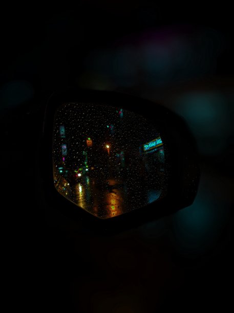 恶劣的天气与和谐的色彩。图片下载