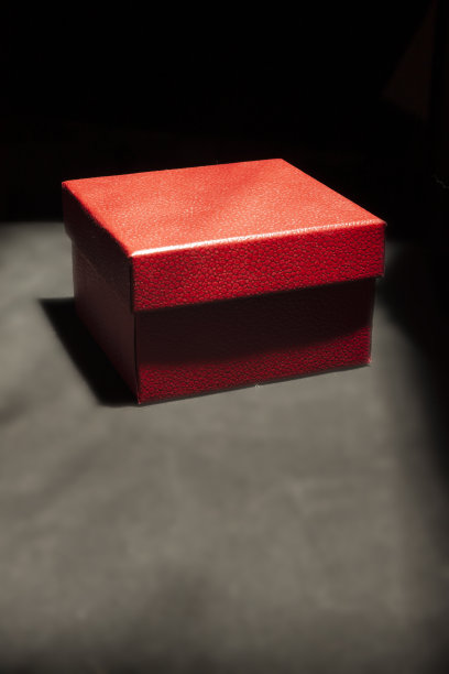 礼物红盒子。圣诞礼物。副本的空间。图片下载