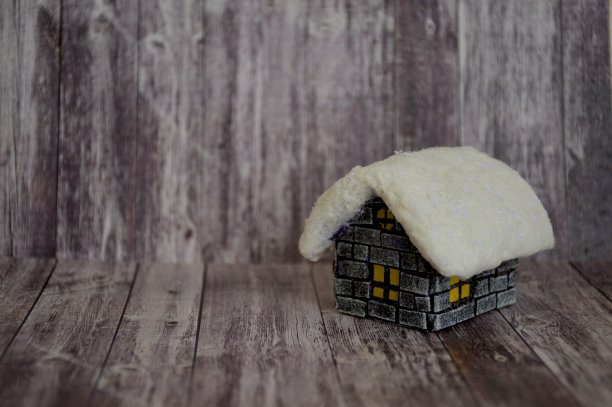 以木板为背景装饰房屋图片下载