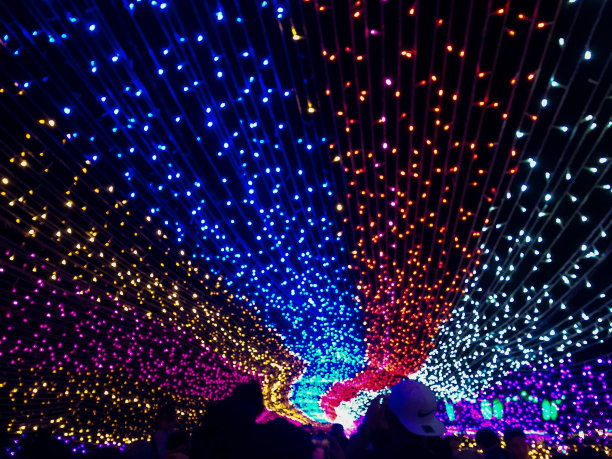 美丽的彩灯在晚上图片下载