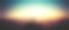 两个人到达山顶，享受自由，望着山中的夕阳。图片下载