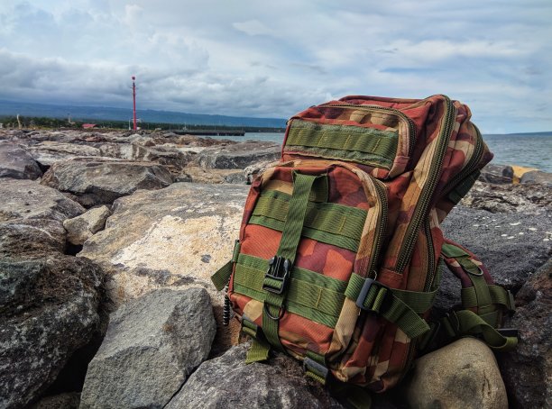 享受海滩凉爽的包。图片下载