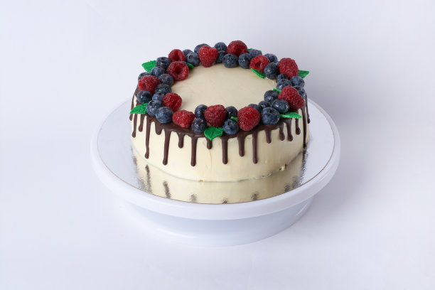 奶油蛋糕，新鲜浆果和巧克力图片下载