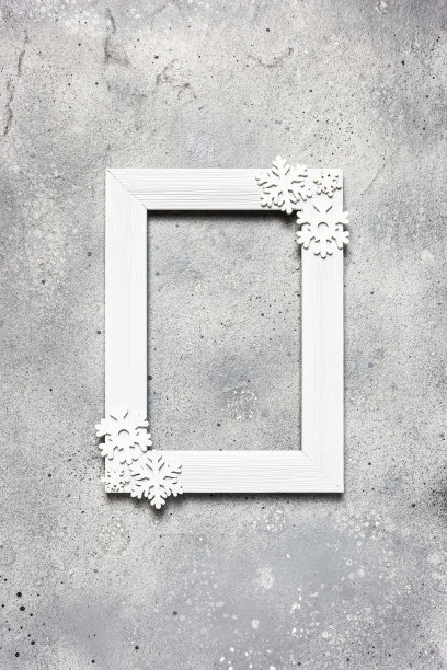 相框和雪花在灰色的石头背景图片下载