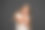 小女孩双手合十，头靠在上面睡着了，她穿着白色t恤，对着镜头微笑，背景是深灰色或黑色图片下载