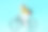 亚洲美丽的女人，她骑着一辆城市自行车去上班。她是问候。图片下载