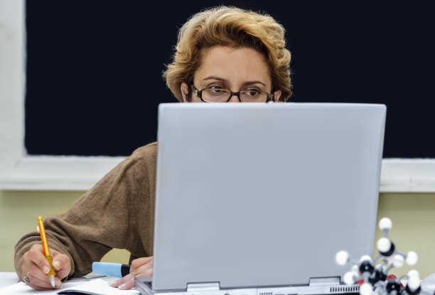 实验室里的科学家图片下载