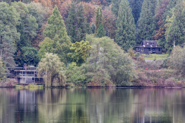 秋天的景色，鹿湖，伯纳比，BC，加拿大图片下载