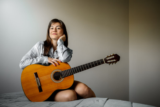 在家的拉丁妇女图片下载