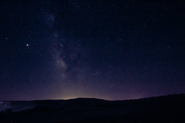 银河和山的轮廓图片下载