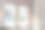 室内明亮，房间在木屋有大窗户。北欧风格。图片下载