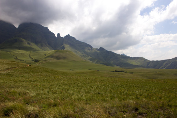 在即将到来的风暴中炮塔和安普莱特的顶峰图片下载