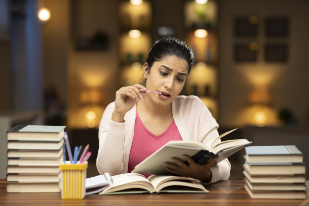 青年成人学生-库存照片图片下载