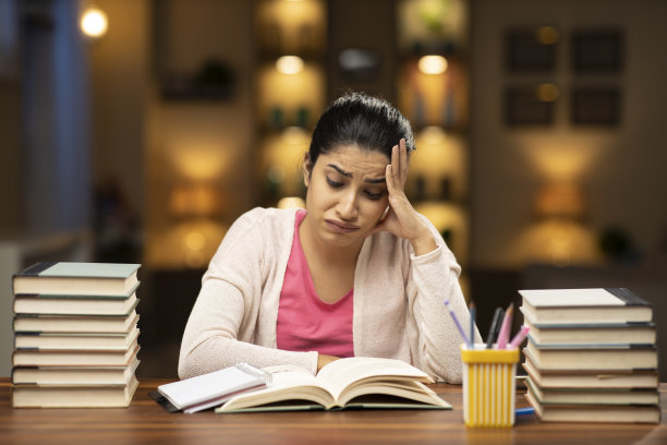 青年成人学生-库存照片图片下载