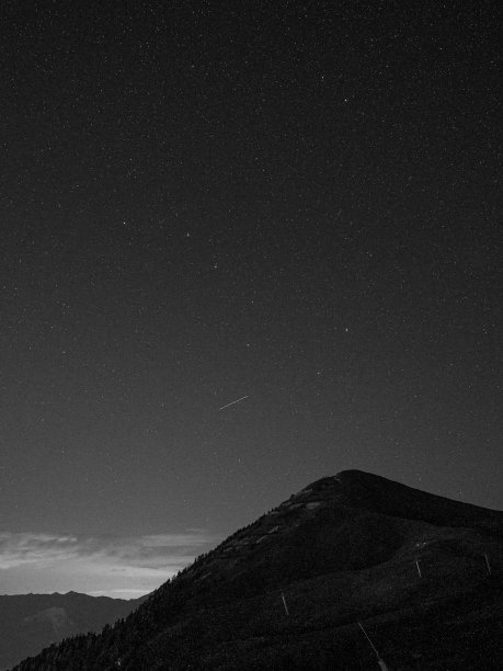 黑白的天空图片下载