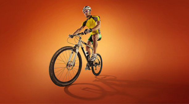 运动。骑自行车的运动员在阴影背景上孤立的剪影图片下载
