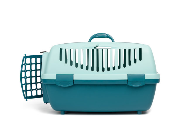 大型塑料笼子的猫和狗孤立在白色背景图片下载