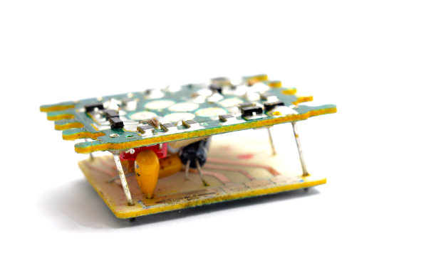 破碎的小古董电子设备，拆解后就白了。近距离图片下载