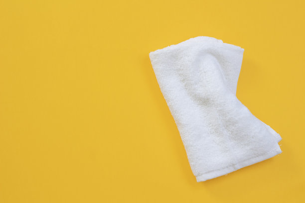 白色的毛巾。喷粉机图片下载