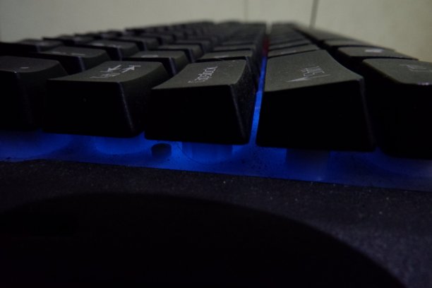 下面有蓝光的键盘图片下载