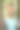 一个年轻美丽的女孩在森林里玩耍图片下载
