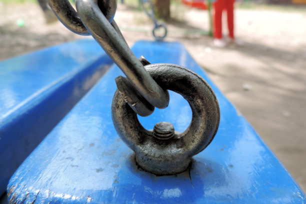 金属紧固件螺栓用于固定木板摆动座图片下载