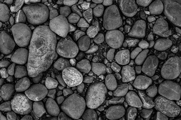 黑与白的岩石小径图片下载