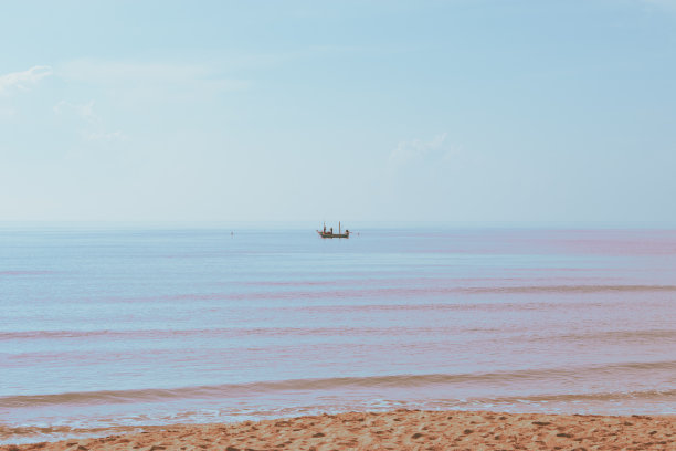 海上渔民的船。图片下载