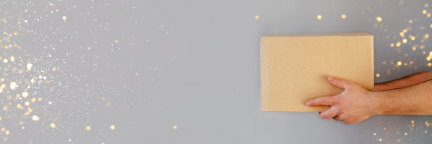 快递员的手。图片下载