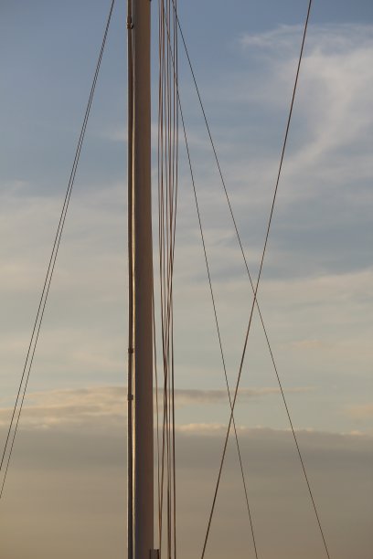 以风景为背景的蓝白色调的极简主义照片图片下载