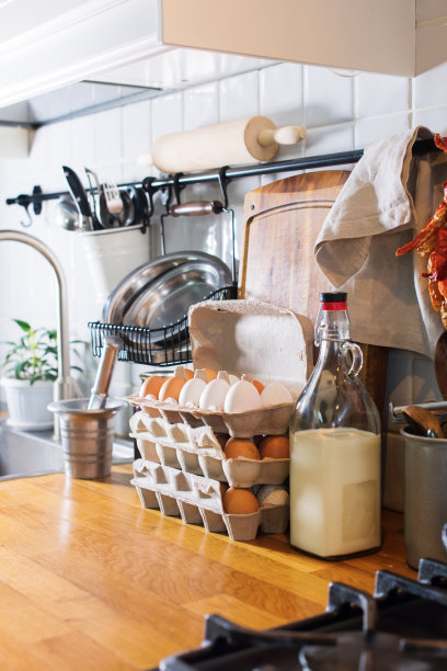 食品杂货生态农产品鸡蛋，牛奶，面包和胡椒图片下载