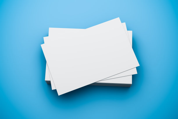 名片模型。几张蓝色背景的空白名片叠在一起图片下载