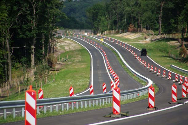 乡间的新公路图片下载