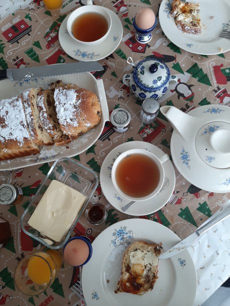 用古董餐具做圣诞早餐图片下载